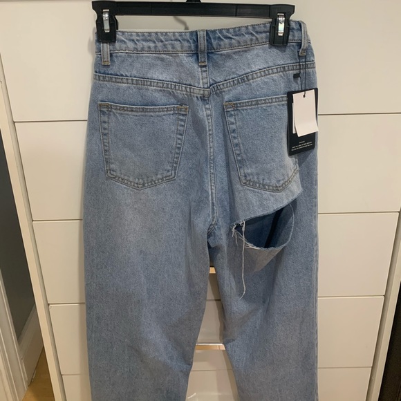 Mom jeans with bum rip - Picture 2 of 4